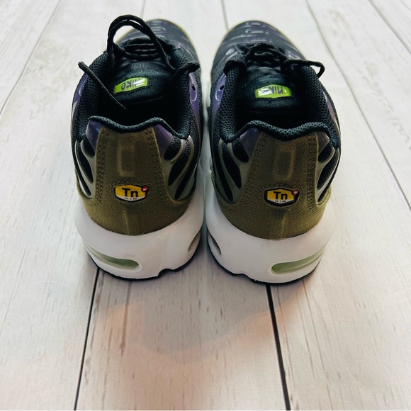 Nike Air Max Plus Black Purple Pink DX3093-001 Running Shoes - Picture 4 of 10